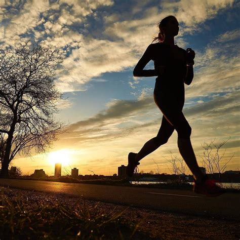 Running with a great sunset view. #urbanrun #sportinthecity Repost @xpatrunner) Make the most of ...