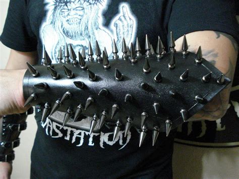 (ENTHRONED).... BLACK CHROME SPIKE GAUNTLET ....(MDLG0203