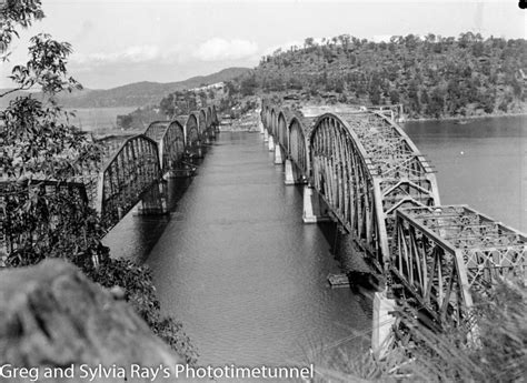 Old and new Hawkesbury River railway bridges. Circa 1946. - Photo Time Tunnel