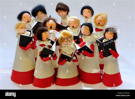 Carol singers hi-res stock photography and images - Alamy