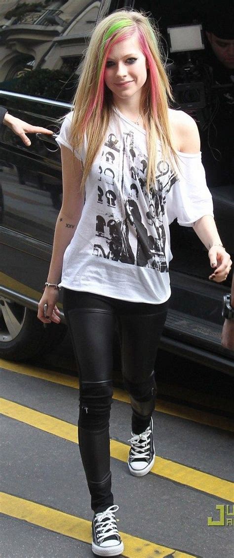 love Avril Lavigne's style! | Hipster outfits, Avril lavigne style, Fashion