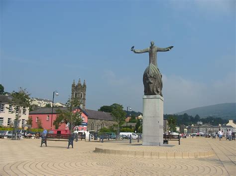 BANTRY BAY County Cork Ireland TOURISM GUIDE