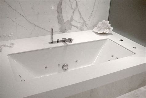 Corian® colour: Cameo White Application: Bath Surround Design by: Mirvac | Bath surround, Corian ...