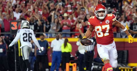 Chiefs-Raiders: Despite double-teams, Travis Kelce still scored four times - Arrowhead Pride