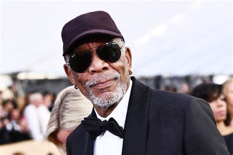 Morgan Freeman en la alfombra roja de los SAG 2018. | Best dressed man, Morgan freeman, Sag awards