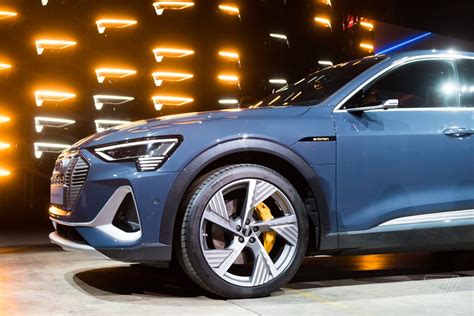 Audi E-Tron Sportback revealed: a fastback sedan with over 200 miles of range - The Verge