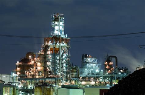 Premium Photo | Industrial complex at night