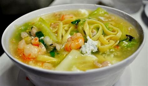 Recipe: Lomi (Comforting Philippine Egg Noodle Dish) - Delishably