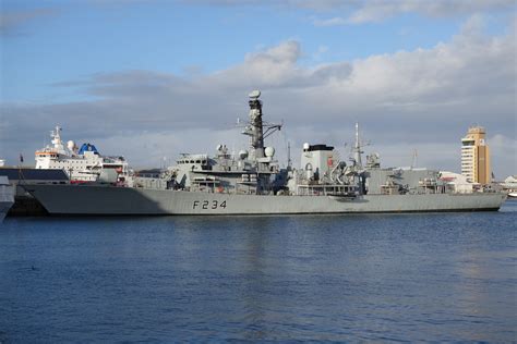 File:HMS Iron Duke F234 Cape Town Aug 2014.jpg - Wikimedia Commons