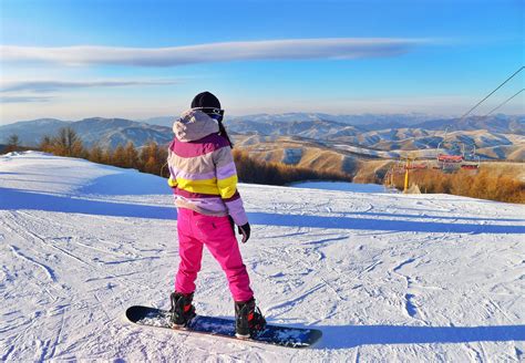 Person Snowboarding on Field · Free Stock Photo