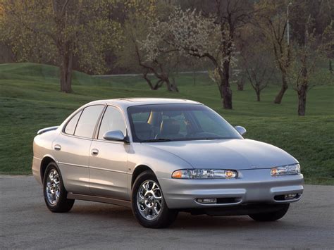 Car Pictures: Oldsmobile Intrigue 2002