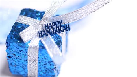 Why Are Blue and White the Colors of Hanukkah? | Mental Floss