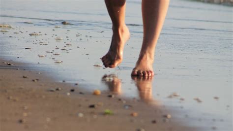 'Earthing': con los pies en la tierra o los beneficios de caminar descalzo - Uppers