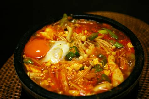 File:Korean stew-Sundubu jjigae-05.jpg - Wikimedia Commons