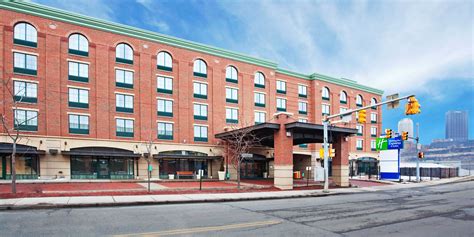 Holiday Inn Express & Suites Pittsburgh-South Side Hotel by IHG