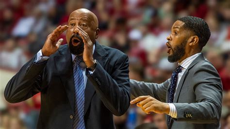 Indiana basketball coach Mike Woodson misses Bob Knight's mentorship