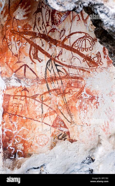 Prehistoric rock art hi-res stock photography and images - Alamy