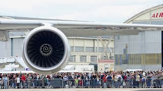 Airbus A380 Widescreen Wallpaper: The Engine of Airbus A380