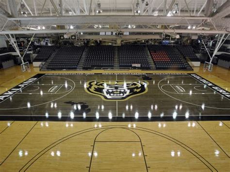 Oakland University unveils its new 'blacktop' basketball court