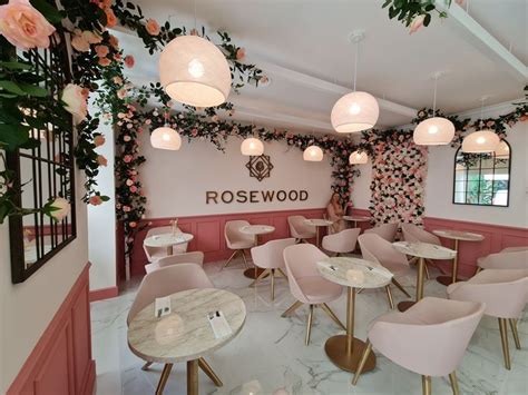 Rosewood restaurant | Flower decorations, Table decorations, Decor