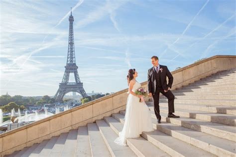 Eiffel Tower elopement wedding - Timeless Paris Photography