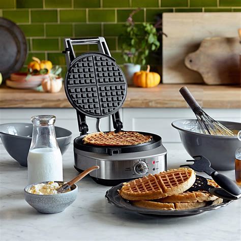 Breville No-Mess Classic Round Waffle Maker | Williams Sonoma AU