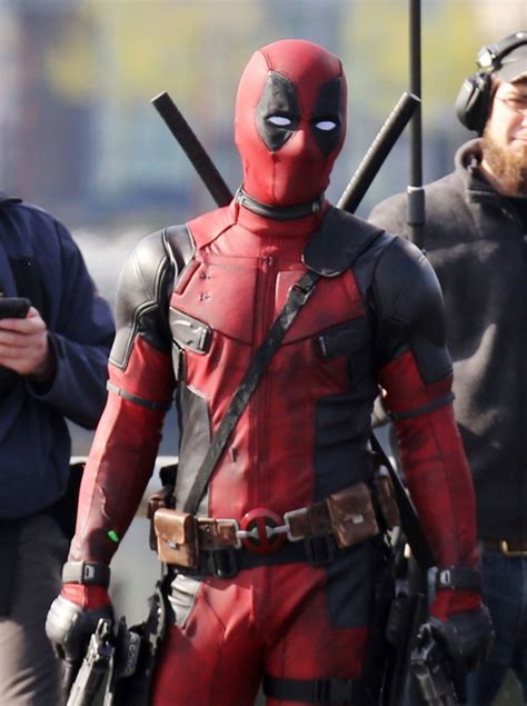 First photos of Ryan Reynolds on set of Deadpool