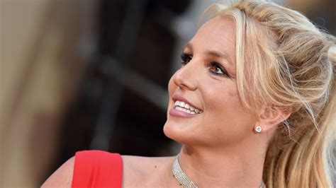 Britney Spears Bids Farewell to Her Iconic Blonde, Dyes Hair Purple ...