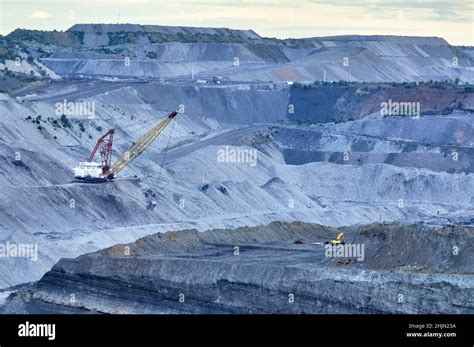 Massive dragline operating in the open cut coal mine Dawson Mine near ...