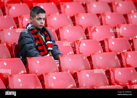 Manchester United fans in the stands Stock Photo - Alamy