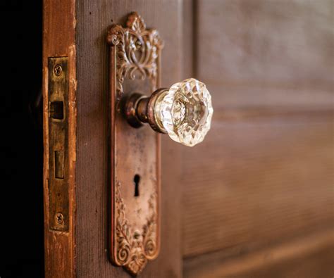 Choosing Antique Door Handles | Architectural Decor