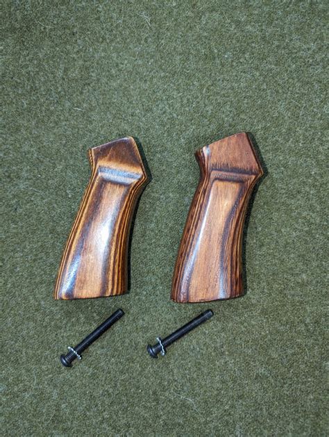 Boyds wood AR15 grip 1 left - AR15.COM