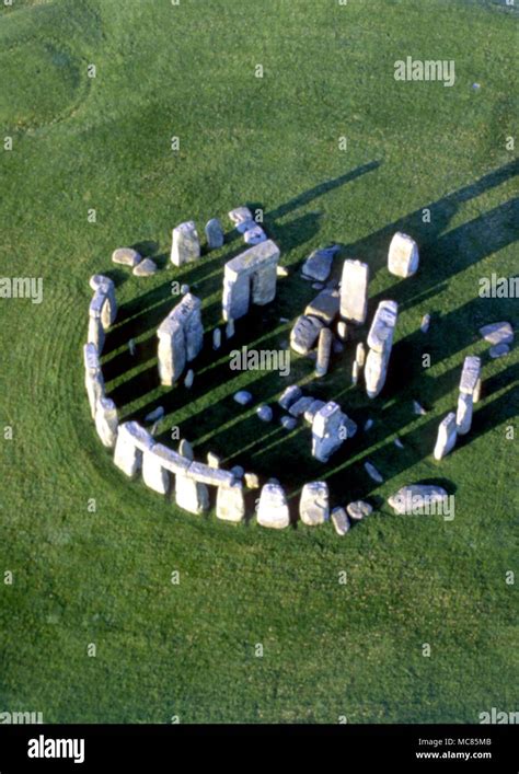 Stonehenge aerial hi-res stock photography and images - Alamy