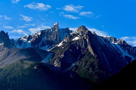 Clear Sky over Mountains · Free Stock Photo