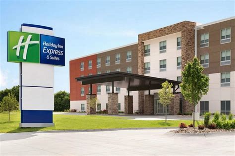 HOLIDAY INN EXPRESS & SUITES LUMBERTON, AN IHG HOTEL $105 ($̶1̶1̶7̶ ...