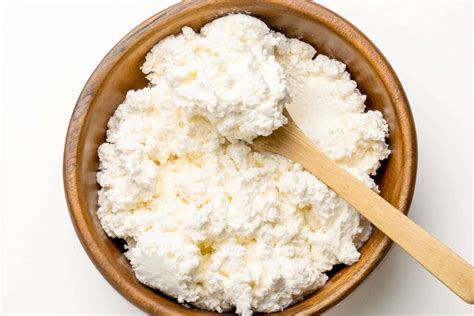 10 Best Sour Cream Substitutes (Easy Alternatives for Any Recipe)