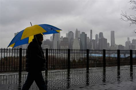 New York Snow Drought Set to End Wednesday With Flakes Forecast - Bloomberg