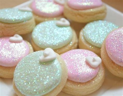 Sooo cute | Almond joy cookies, Cute cookies, Cookie inspiration