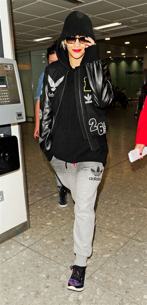 11 Celebrities Wearing Sweatpants - Celebs In Sweats