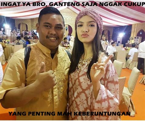 13 Meme si ajudan pribadi ini nggak kalah kocak sama orangnya