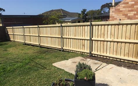 Treated pine posts vs hardwood posts — RKG Fencing