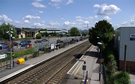 IMGP7911 | Theale railway station, looking east from the ove… | Flickr