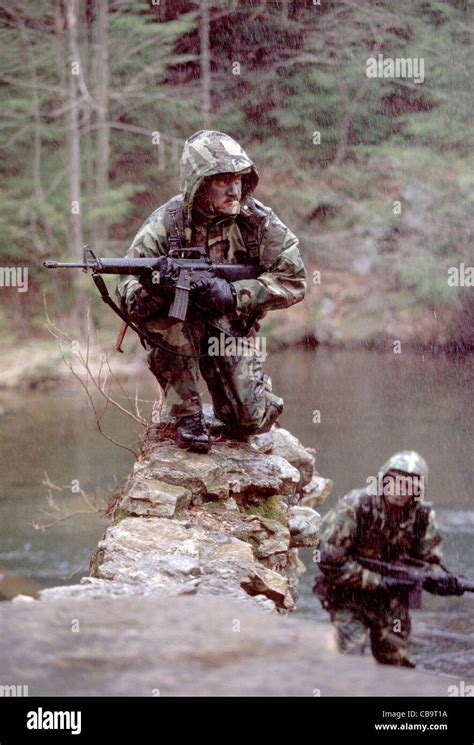 US military soldiers on maneuvers in the field Stock Photo - Alamy