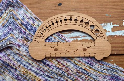 Hello Yarn — Needle/Knitting Gauge Measuring Tool - Cherry