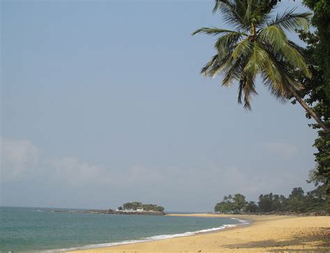 Freetown Lakka Beach (Sierra Leone) - beach Freetown - the beach Freetown - at the beach ...