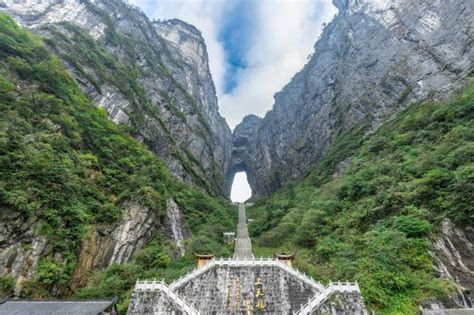 The Heaven's Gate Tianmen Mountain National Park Zhangjiajie China | Tianmen mountain, Heaven's ...