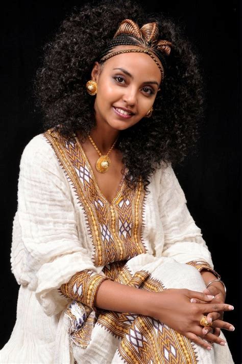 Ethiopian Braids, Ethiopian People, Ethiopian Dress, African Beauty ...