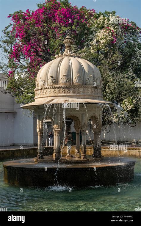 Fountains at Saheliyon-ki-Bari Gardens, Udaipur, Rajasthan, India Stock Photo - Alamy