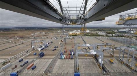 London Gateway 'super-port' welcomes first vessel - BBC News