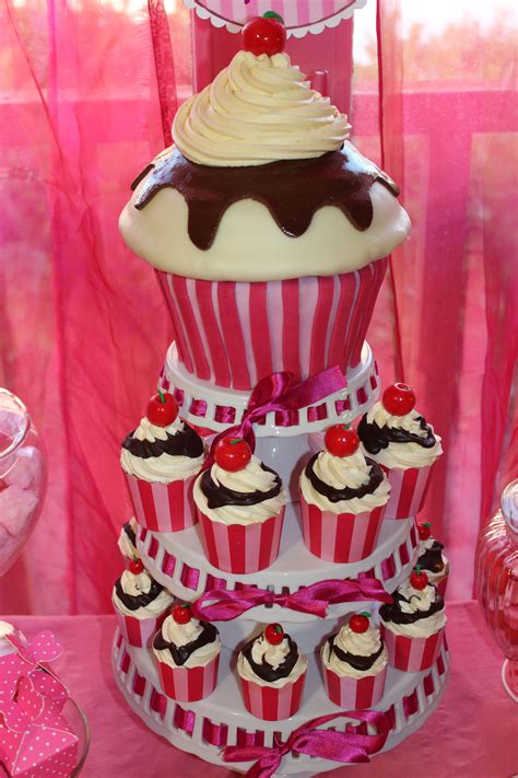 giant cupcakes Giant Cupcake Mould, Large Cupcake Cakes, Big Cupcake, Cupcake Towers, Giant ...